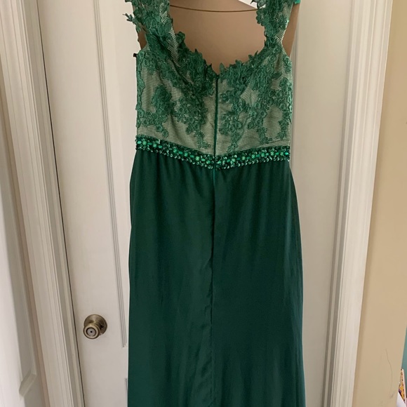 Emerald evening gown with train size 12 - Picture 3 of 8